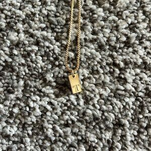 Gold T necklace